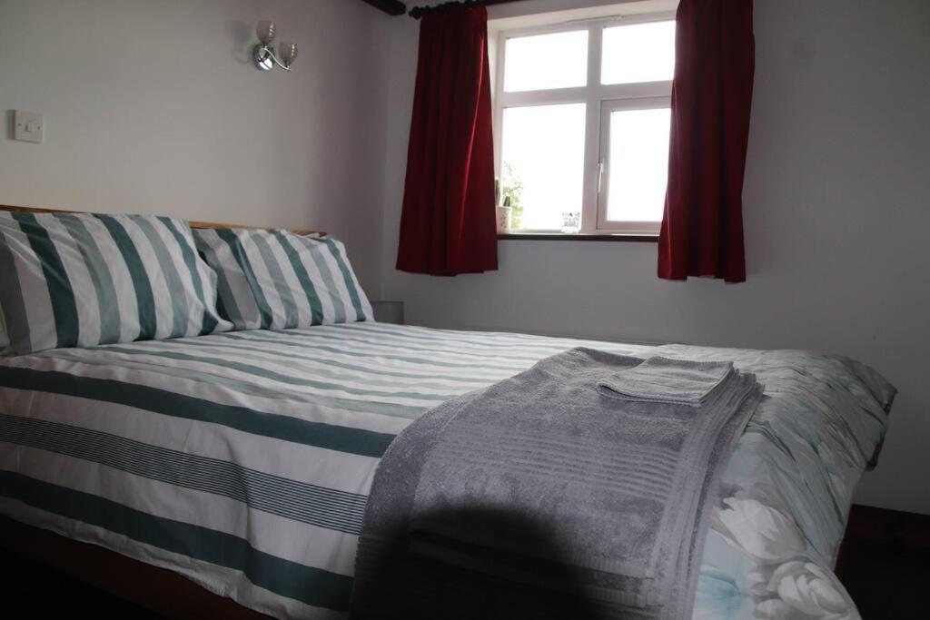 Garn Lodge Newtown  Buitenkant foto
