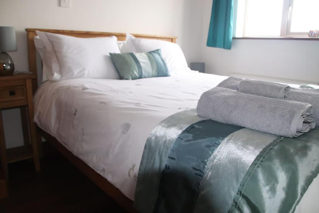 Garn Lodge Newtown  Buitenkant foto